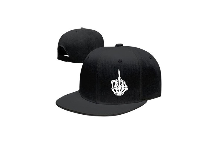 Casquette noire de baseball réglable avec doigt d'honneur main de squelette blanc